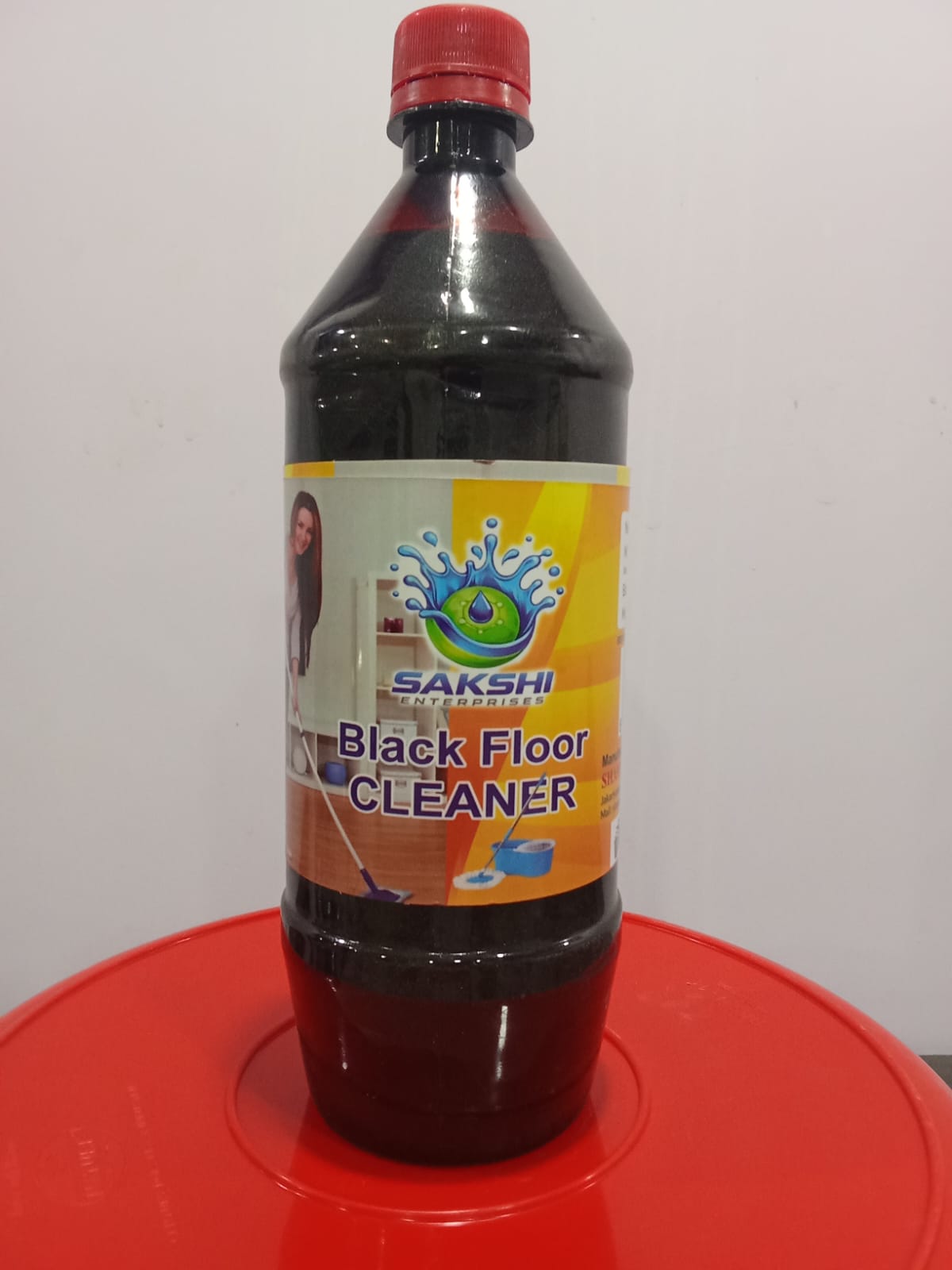 Sakshi Black Floor Cleaner
